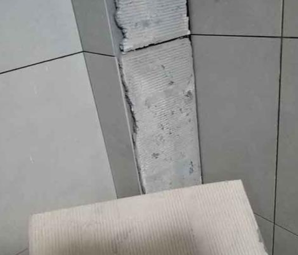 定南瓷砖空鼓维修公司分享下厨房瓷砖脱落的补救措施。